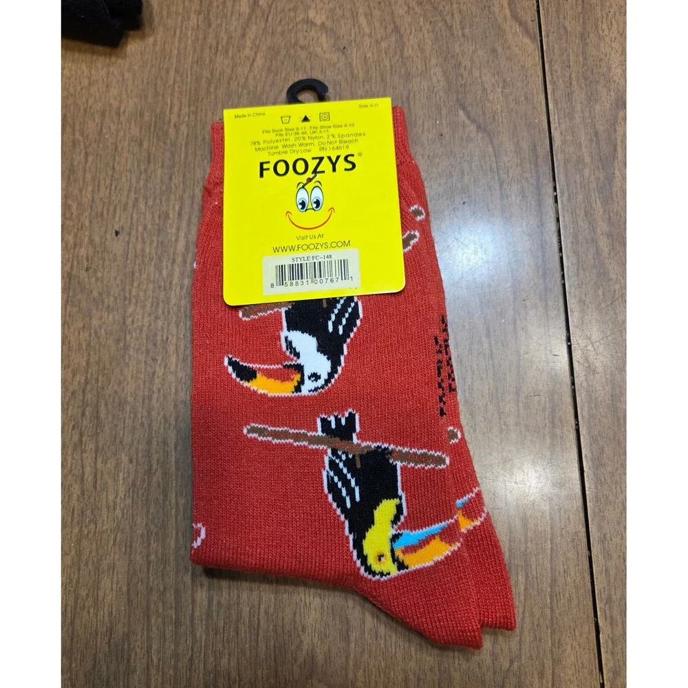 Foozys Toucan Bird Novelty Crew Socks Red Tropical Animal Print FC-148 Size 9-11